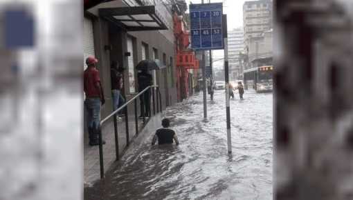 Jujuy en alerta: un temporal provocó enormes inundaciones