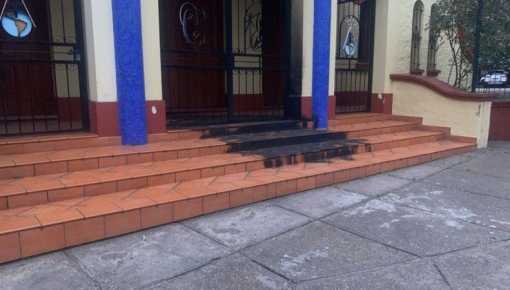Rosario: arrojaron una bomba molotov en la parroquia del padre Ignacio