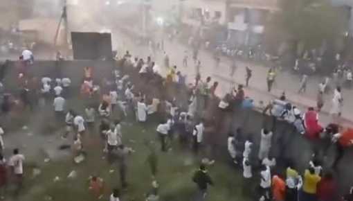 Violencia y descontrol en un estadio de fútbol de Guinea: hay 56 muertos