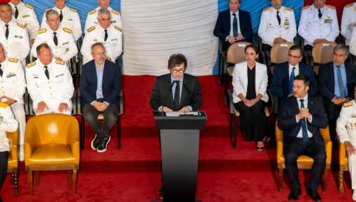 Milei firmó un peligroso decreto que da más poder de intervención a los militares
