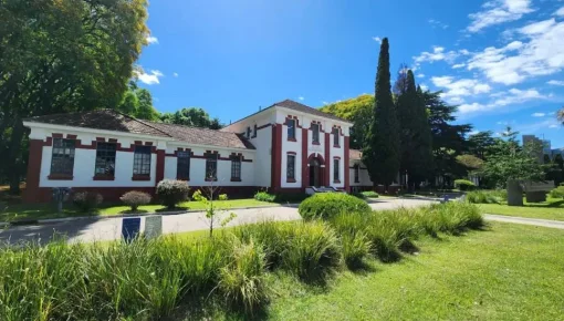 Abrazo en la ex ESMA para impedir el cierre de la Secretaría de DD.HH