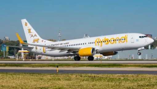 Flybondi: a un avión se le apagó un motor y debió aterrizar de emergencia