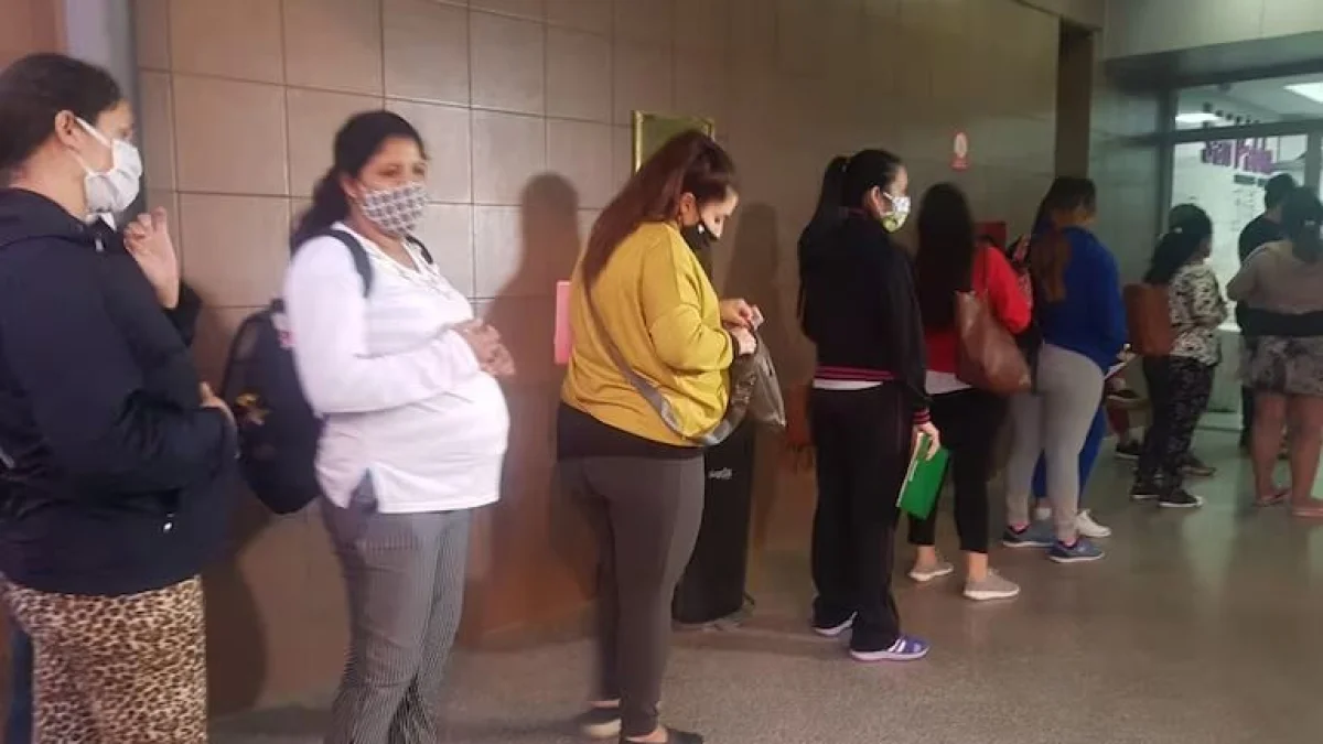Las embarazadas ahora deben hacer un trámite presencial para cobrar la AUE de Anses