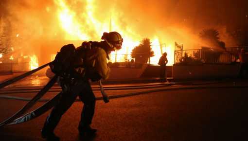 EEUU: impactante incendio en Los Ángeles