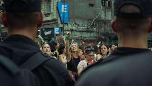 Datos, no opinión: las cifras que desmienten al Gobierno sobre femicidios y brecha salarial