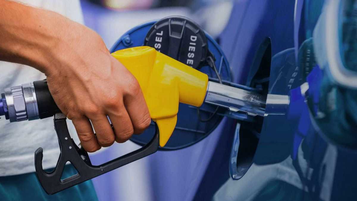 El Gobierno oficializa el autoservicio de combustibles