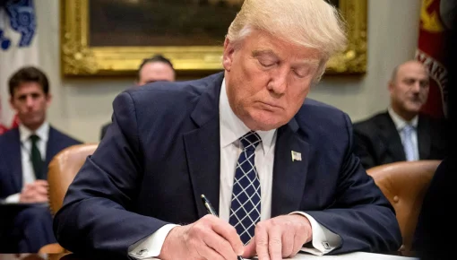 Trump firmó un decreto contra las personas trans