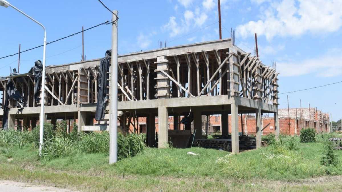 Cierran la Secretaría de Hábitat y Vivienda: miles de obras paralizadas en plena crisis habitacional