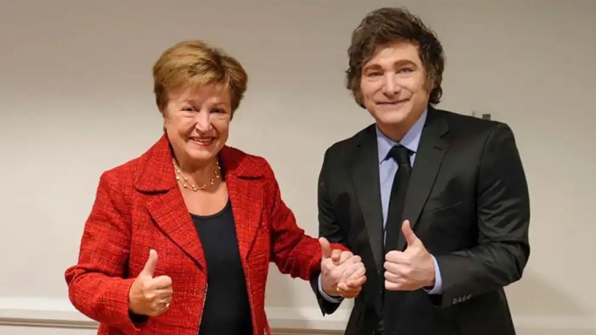 Por qué es ilegal el DNU que firmó Milei para tomar más deuda con el FMI