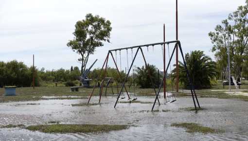 altText(Alerta por tormentas en Bahía Blanca: suspenden actividades)}