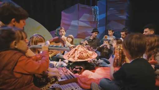 altText(Censura en la escuela: quisieron prohibir una canción sobre la dictadura)}