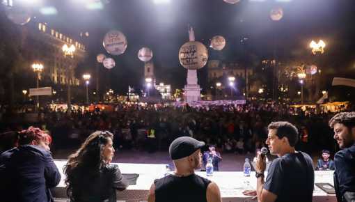 Masiva vigilia en Plaza de Mayo a la espera del Día de la Memoria