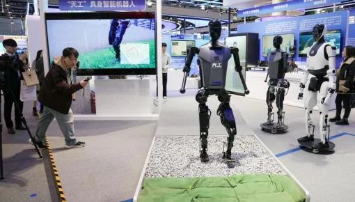 Los robots humanoides ganan territorio en China y ya hacen tareas de empleados de comercio