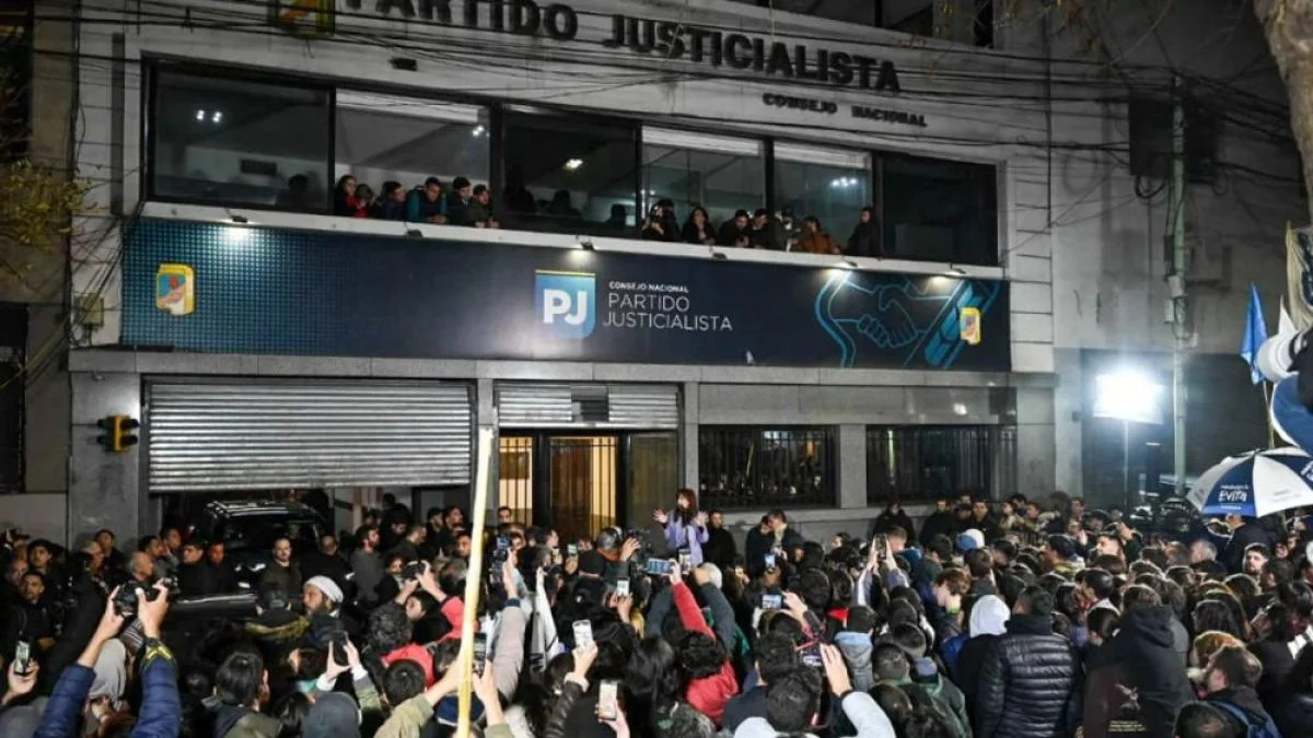 Cristina recibe a senadores de Unión por la Patria para analizar el fallo de la Corte