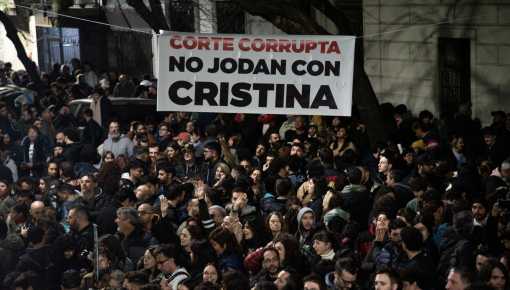 Despertaron al monstruo: una multitud salió a bancar a Cristina tras la condena