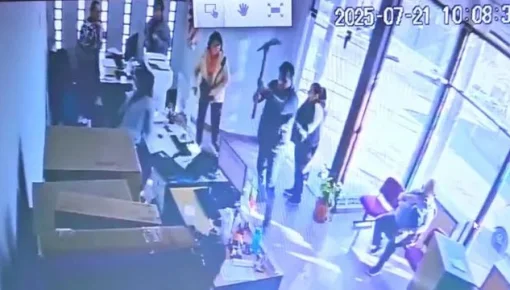 Un día de furia: un hombre destrozó una oficina pública en Santa Fe