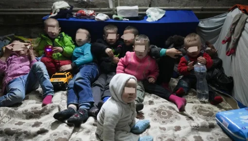 Tráfico digital de menores: Rusia exhibe a huérfanxs de Ucrania en un catálogo online