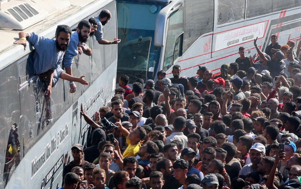 Recibimiento de liberados palestinos que estaban en manos de Israel (foto: Reuters)
