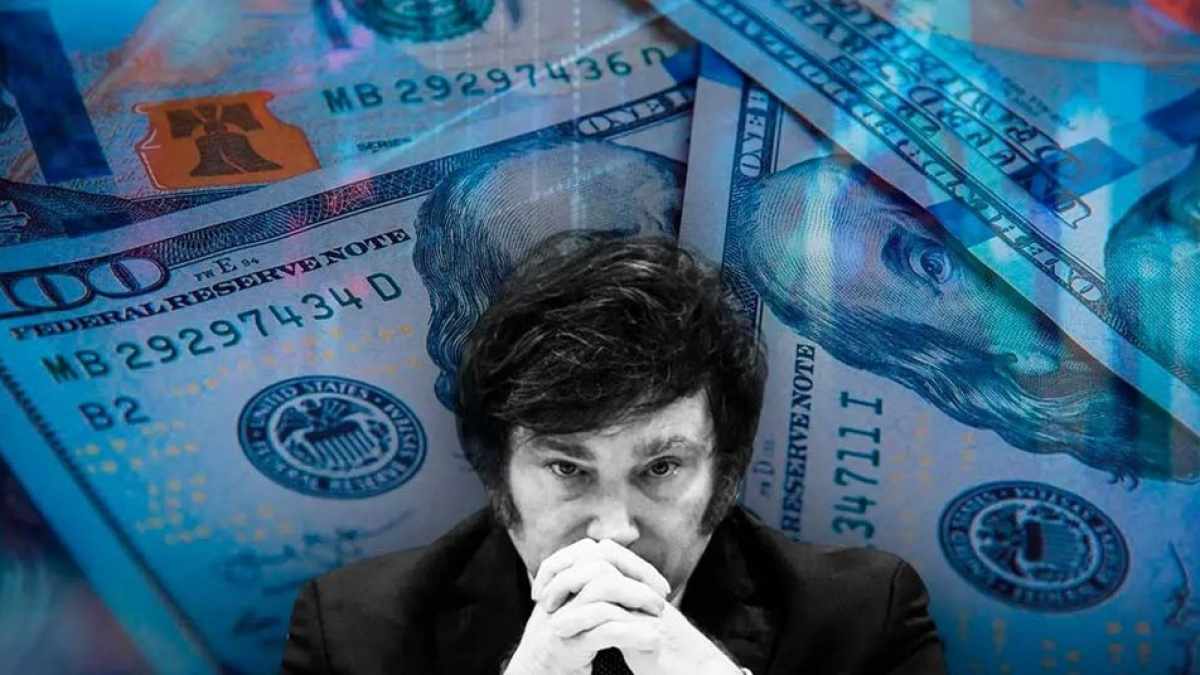 ¿Por qué trepa el dólar blue? Quedó a un paso los $1500