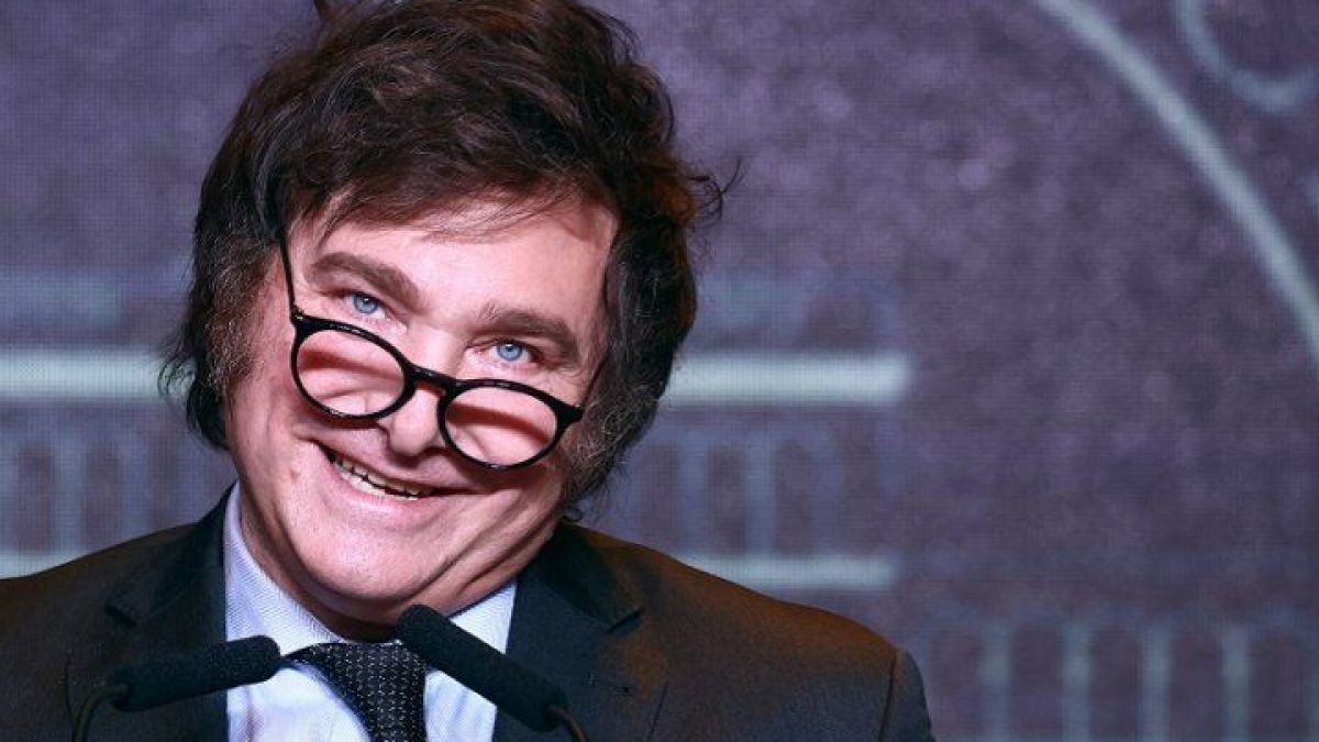 Milei se comió la fake de su vida: celebró que AC/DC lo invitó a tocar pero fue desmentido