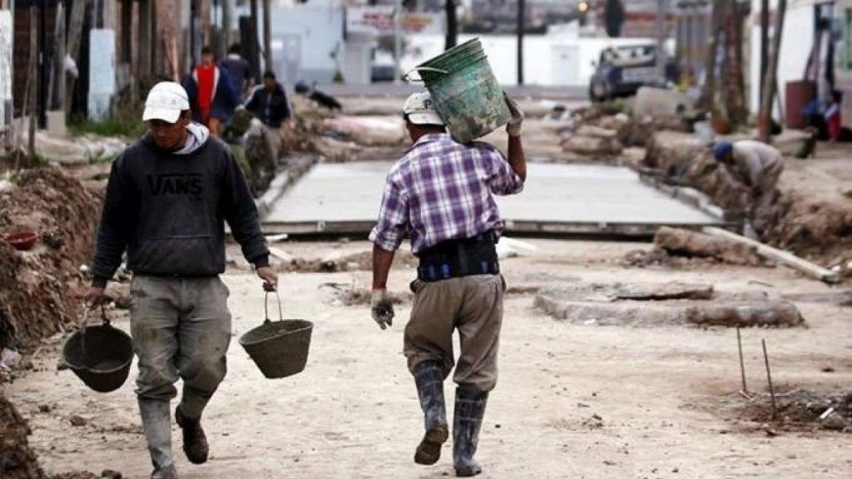 Teléfono para Milei: más del 70% de trabajadores cobra menos de un millón