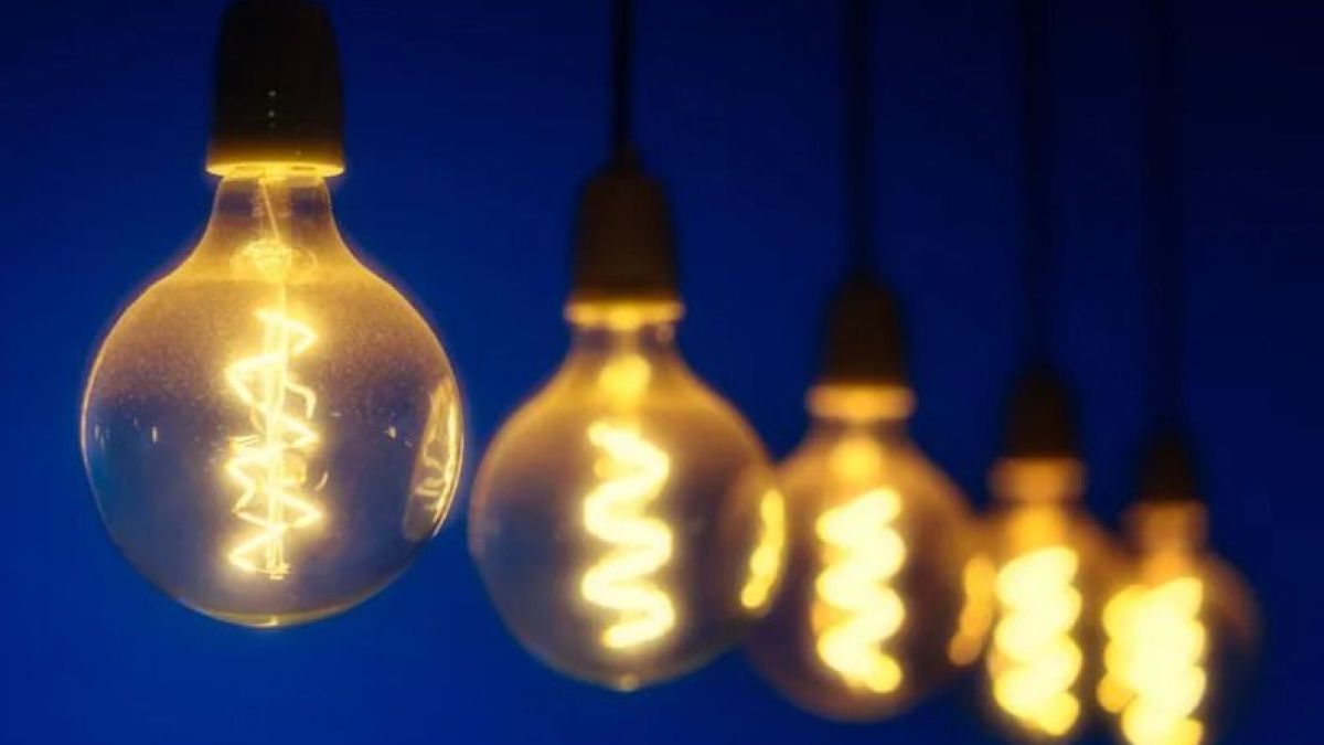 En medio del apagón y el calor extremo, el Gobierno confirma nuevos aumentos de luz
