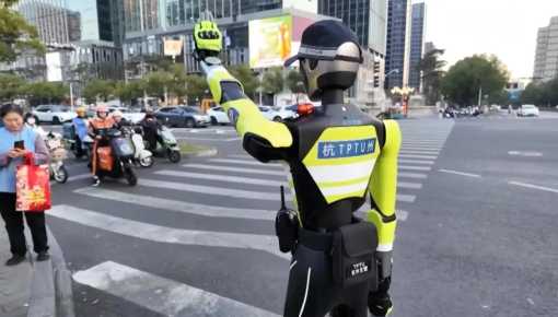 Así funciona el robot policía chino que dirige el tránsito: inteligencia artificial al mando