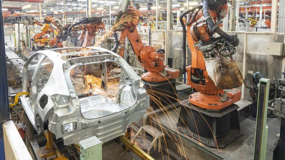 Otra planta cerrada: la firma que fabrica Fiat, Peugeot y Citroën suspendió labores hasta marzo