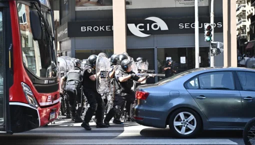 La Policía reprimió a los trabajadores de Fate 