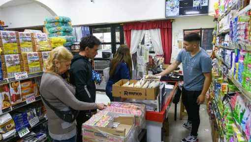 Las ventas minoristas cayeron 5,6% y acumulan diez meses en baja