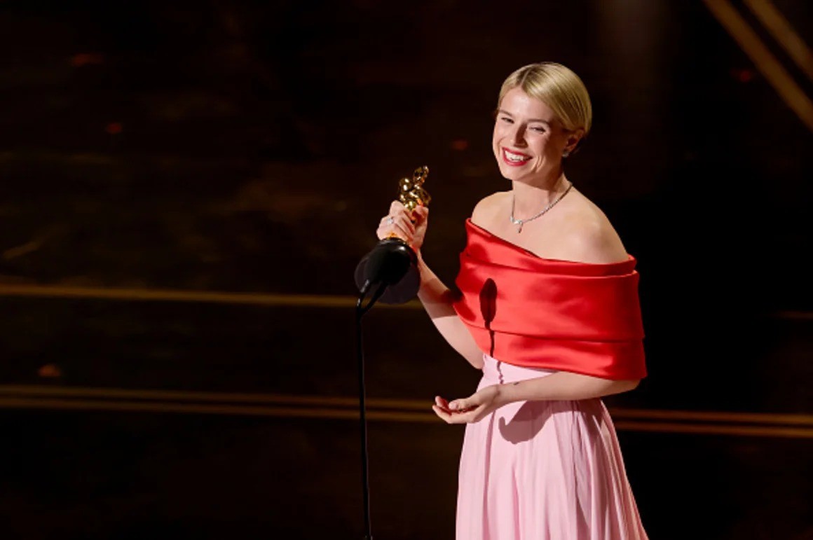 Jessie Buckley y su Oscar por Hamnet