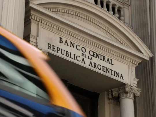 Lejos del objetivo: volvieron a caer las reservas del Banco Central