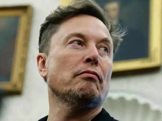 Acusan a Elon Musk de fomentar videos sexuales con IA para inflar el valor de X