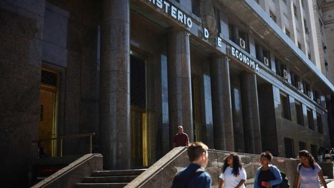 La actividad económica cayó 2,6% en febrero, el peor registro desde 2023