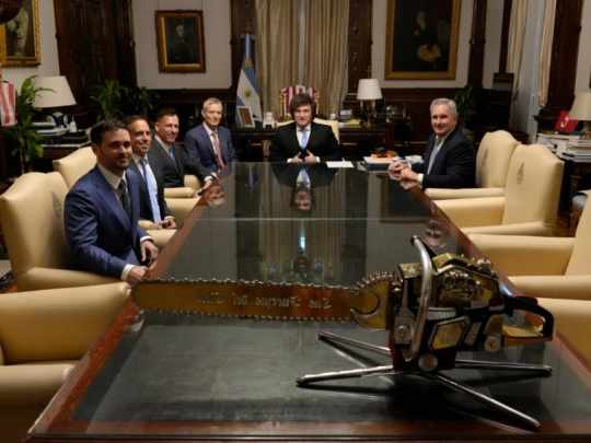 Peter Thiel bajo la lupa: quién es mega millonario cercano a Milei que no cree en la democracia