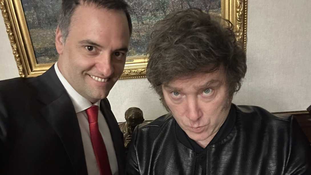Manuel Adorni, Javier Milei