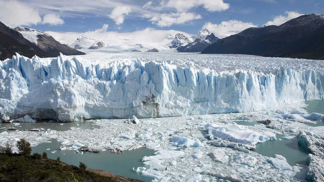 La Justicia bloquea la reforma de Glaciares en Santa Cruz y complica al Gobierno