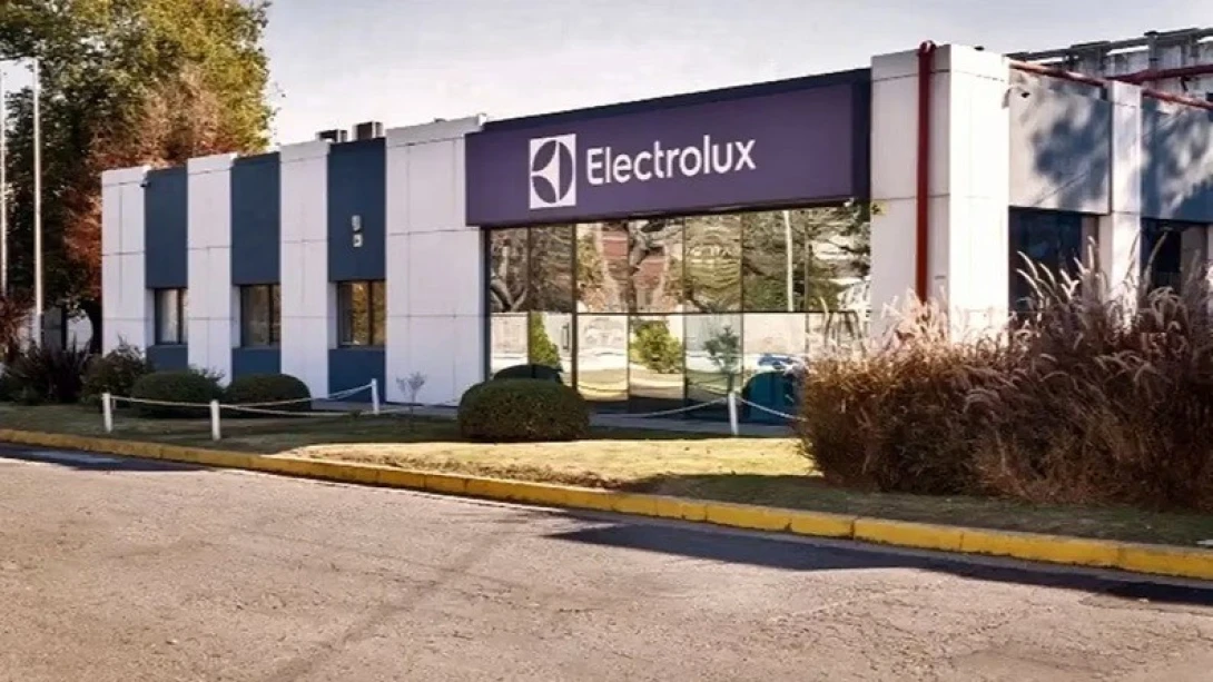 Electrolux cierra su producción de heladeras en Rosario