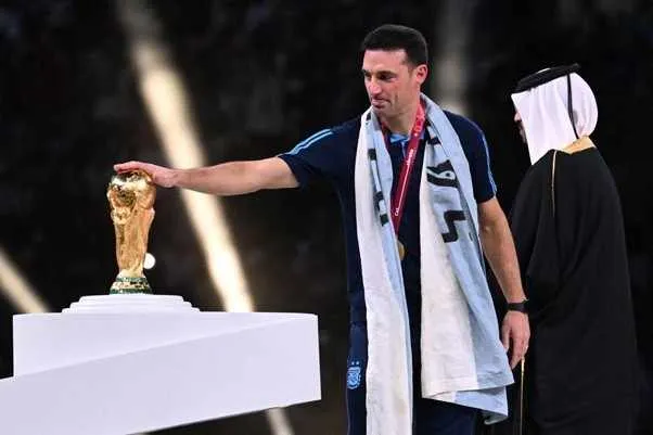Scaloni tras conquistar el Mundial con Argentina en Qatar 2022.