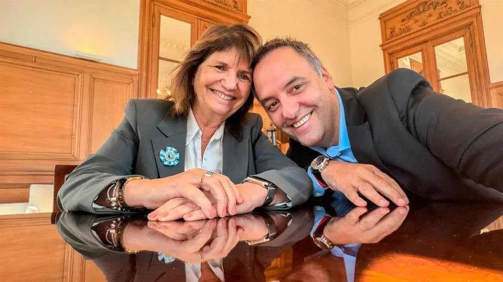 Bullrich y Adorni en momentos de calma (foto: Casa Rosada)