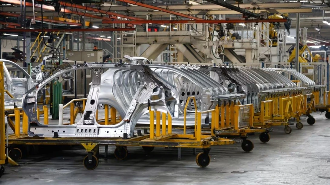 Otra planta automotriz suspende su producción por un mes