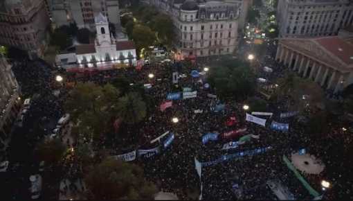Una multitud se plantó ante la Casa Rosada en la Cuarta Marcha Federal Universitaria