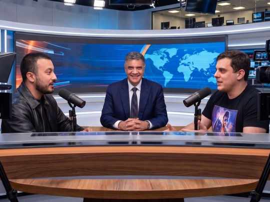 El dueño de Carajo y Blender quiere quedarse con el canal público de la Ciudad
