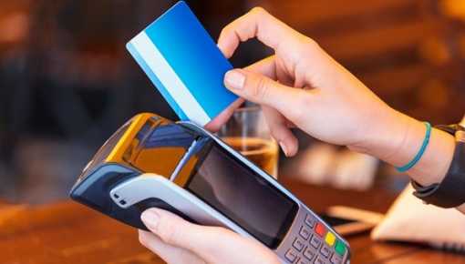 Cómo las tarjetas cripto convierten Bitcoin y Ethereum en dinero fiduciario al pagar