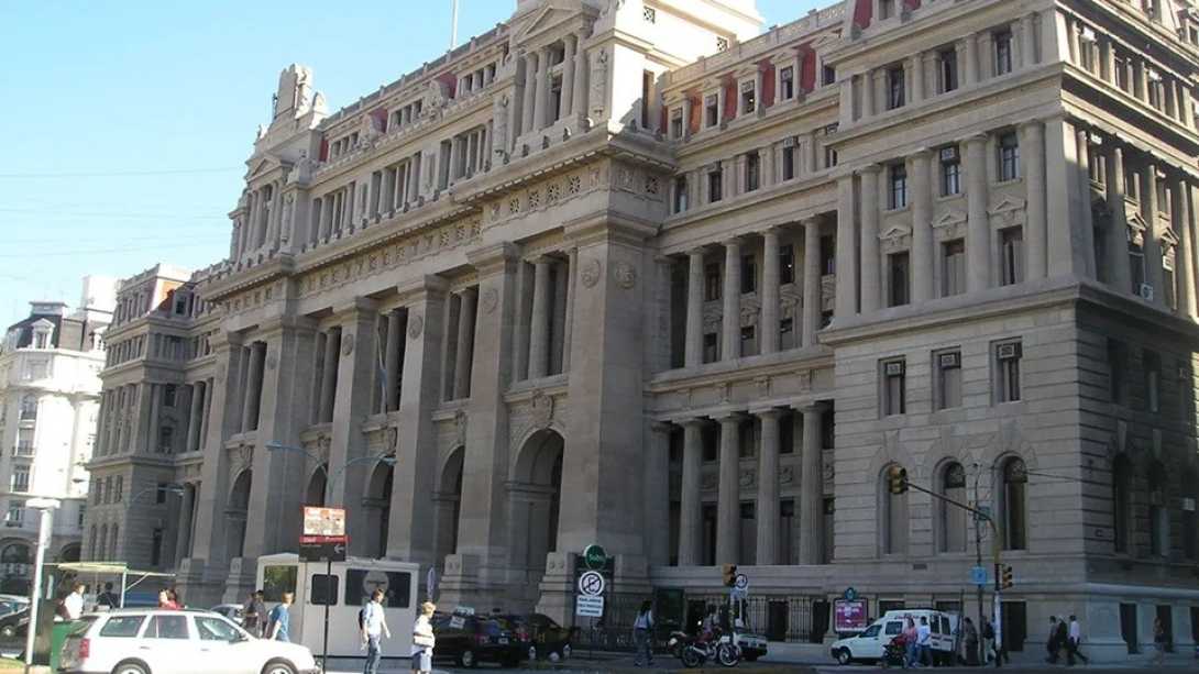 Reclamo universitario: realizan clases públicas frente a Tribunales