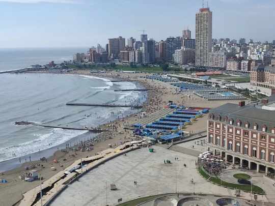 Fin de semana largo: Mar del Plata, Tandil y Córdoba con pocas reservas