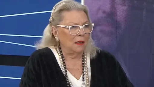 Carrió apuntó contra Adorni y 