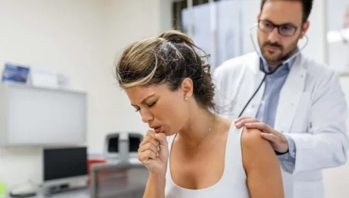 Las enfermedades respiratorias dispararon el ausentismo laboral: subió 68% en dos meses