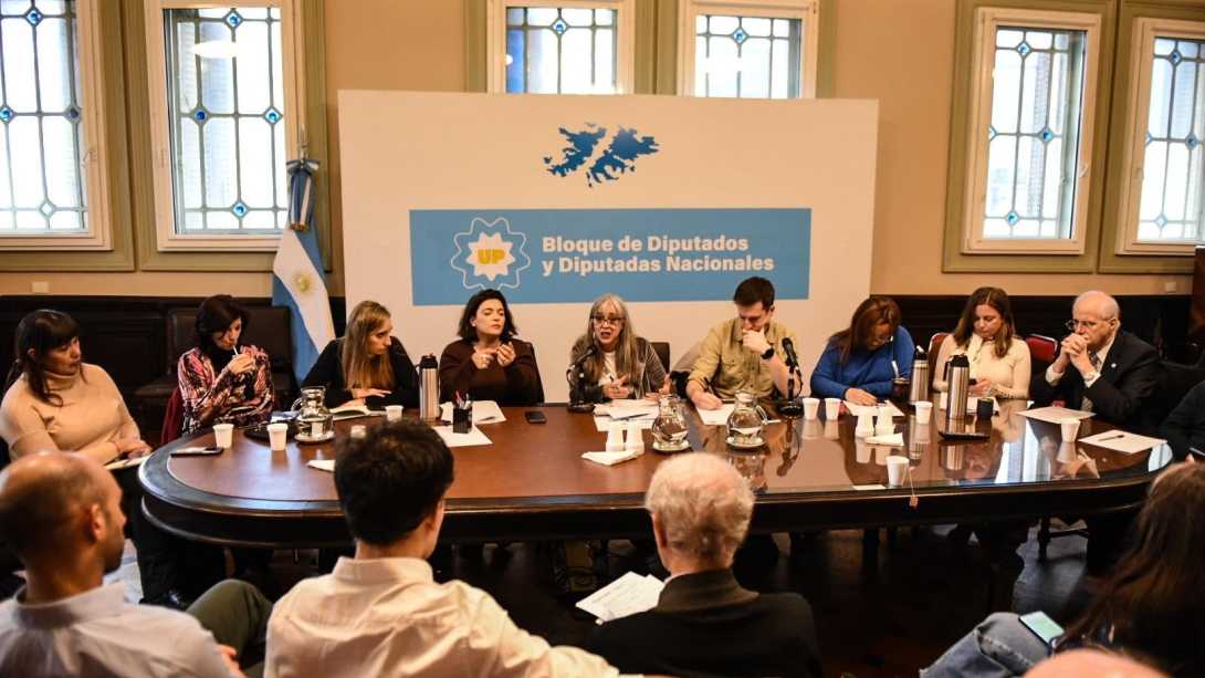 Diputados de UxP recibieron a trabajadores del Conicet y de la CNEA