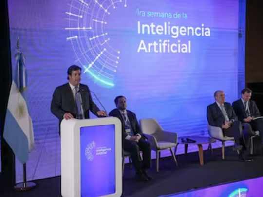 El Gobierno echó al secretario de Ciencia y Tecnología
